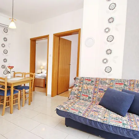 In Mit Eigenem Balkon By Interhome Lägenhet *