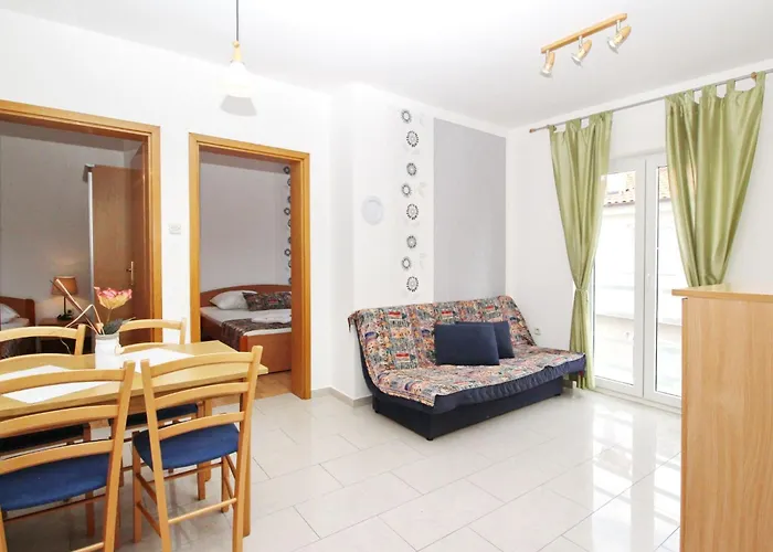 In Mit Eigenem Balkon By Interhome באסקה