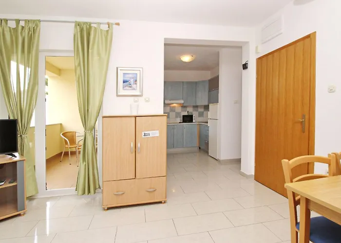In Mit Eigenem Balkon By Interhome דירה
