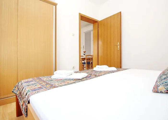 In Mit Eigenem Balkon By Interhome באסקה